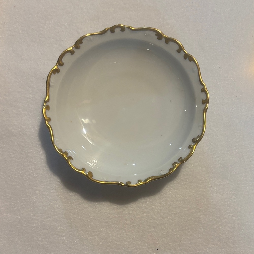 Elegant Gold-Trimmed Bavaria golden crown ( Germany dish